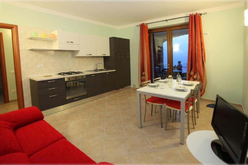 La Casa Di Pericle Aparthotel Brenzone sul Garda Phòng bức ảnh